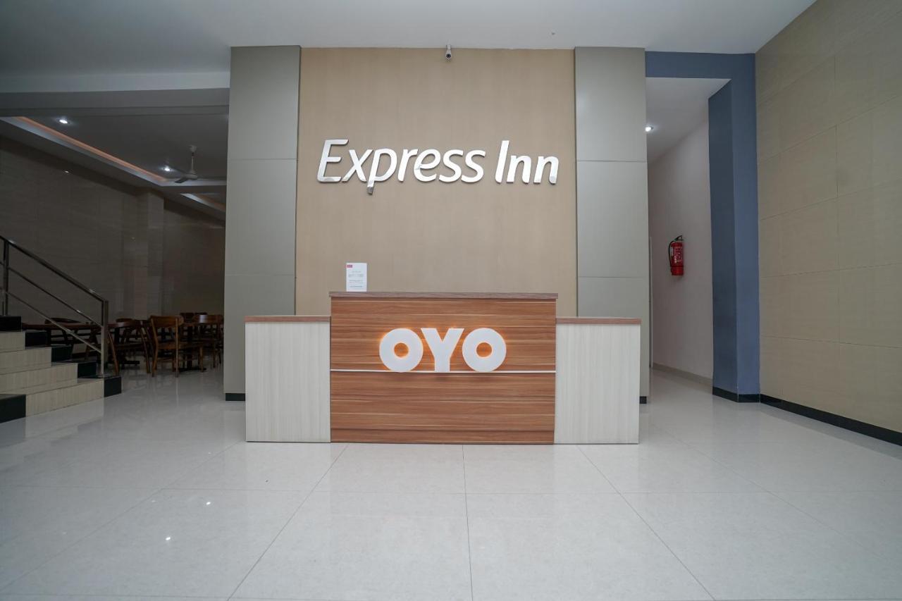 Oyo 616 Express Inn Palembang Esterno foto
