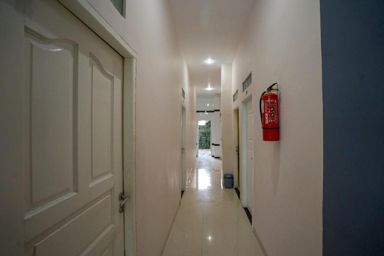 Oyo 616 Express Inn Palembang Esterno foto