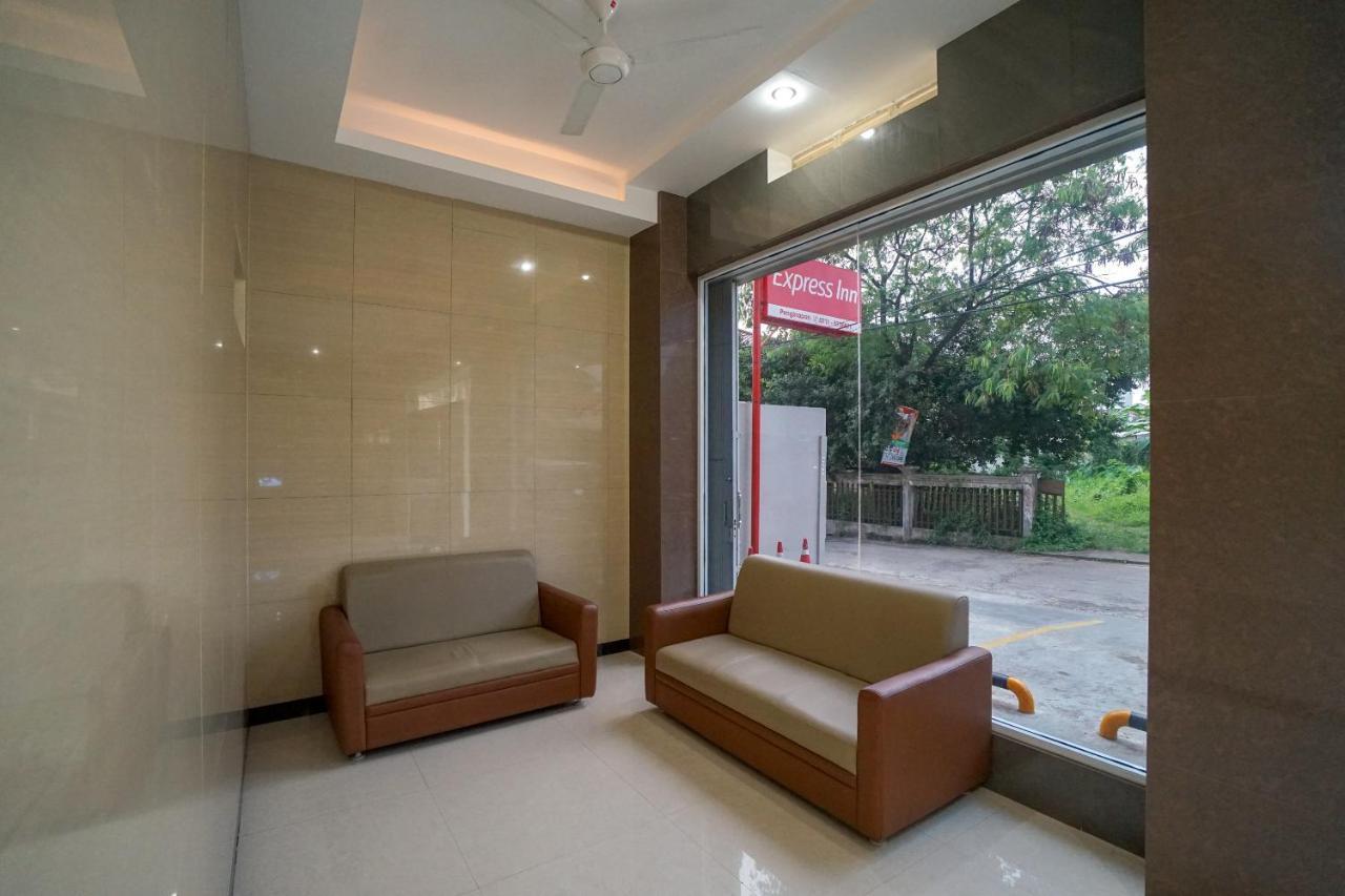 Oyo 616 Express Inn Palembang Esterno foto