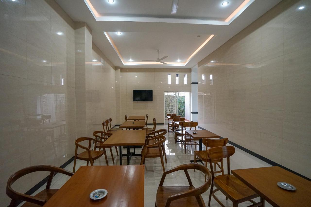 Oyo 616 Express Inn Palembang Esterno foto