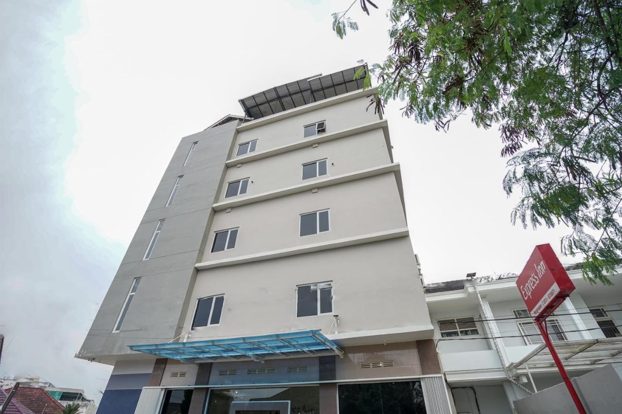 Oyo 616 Express Inn Palembang Esterno foto