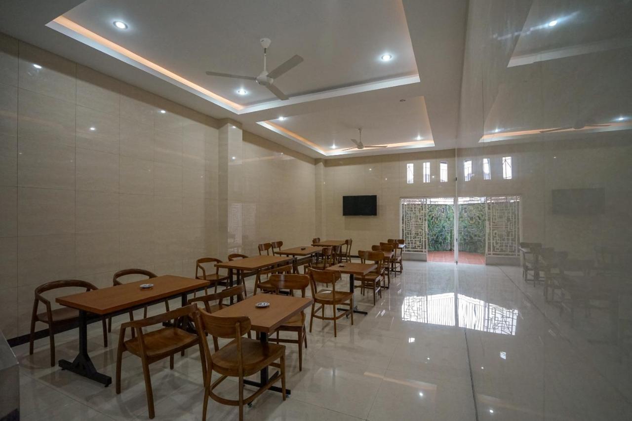 Oyo 616 Express Inn Palembang Esterno foto