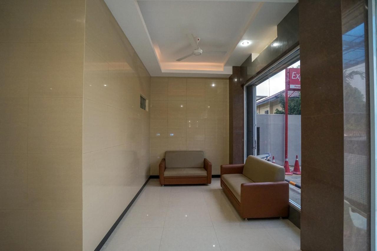 Oyo 616 Express Inn Palembang Esterno foto