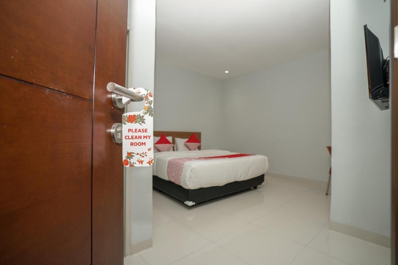 Oyo 616 Express Inn Palembang Esterno foto